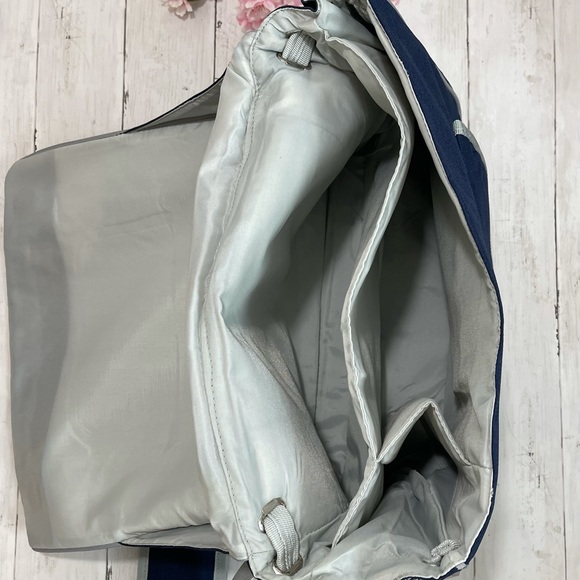 Champion Large Insulated Shoulder Bag - Picture 7 of 9